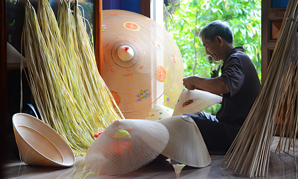 Ông Đỗ Van Lan - Nghệ nhân tiêu biểu của làng nghề trong một gia đình đã có sáu đời làm nghề