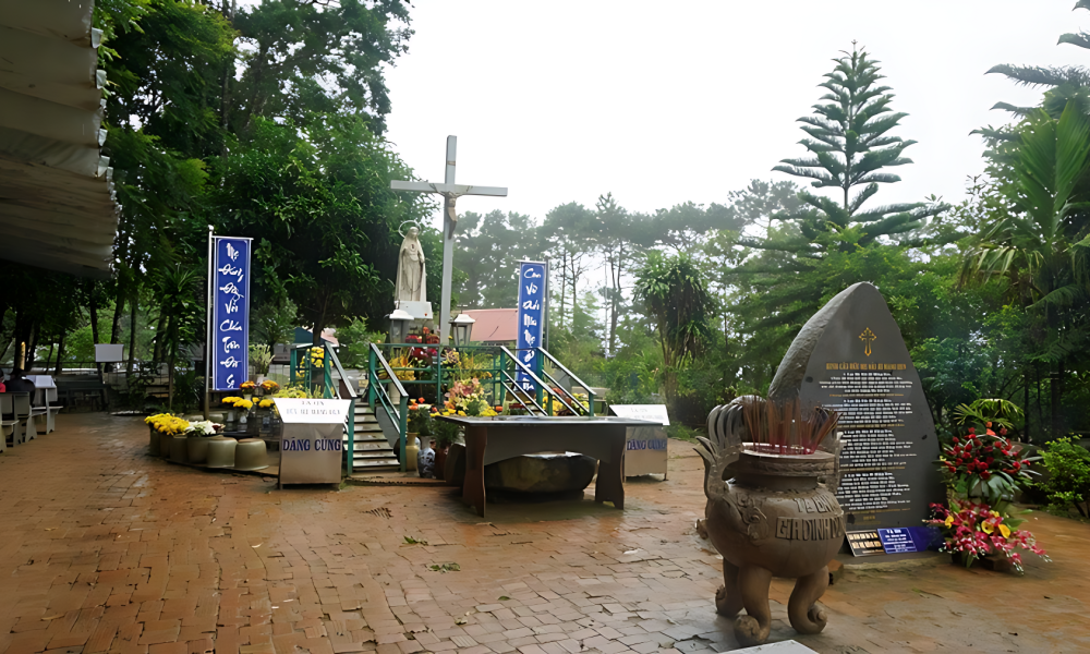 Đức mẹ Mang Đen - Trung Tâm Hành Hương