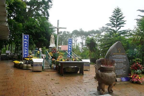 Đức mẹ Mang Đen - Trung Tâm Hành Hương
