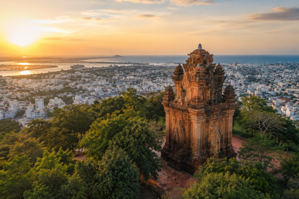 Tháp Nhạn Tuy Hòa nằm trên núi Nhạn