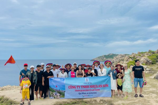 Đoàn khách của Golden Life Travel tham quan trải nghiệm Cù Lao Xanh