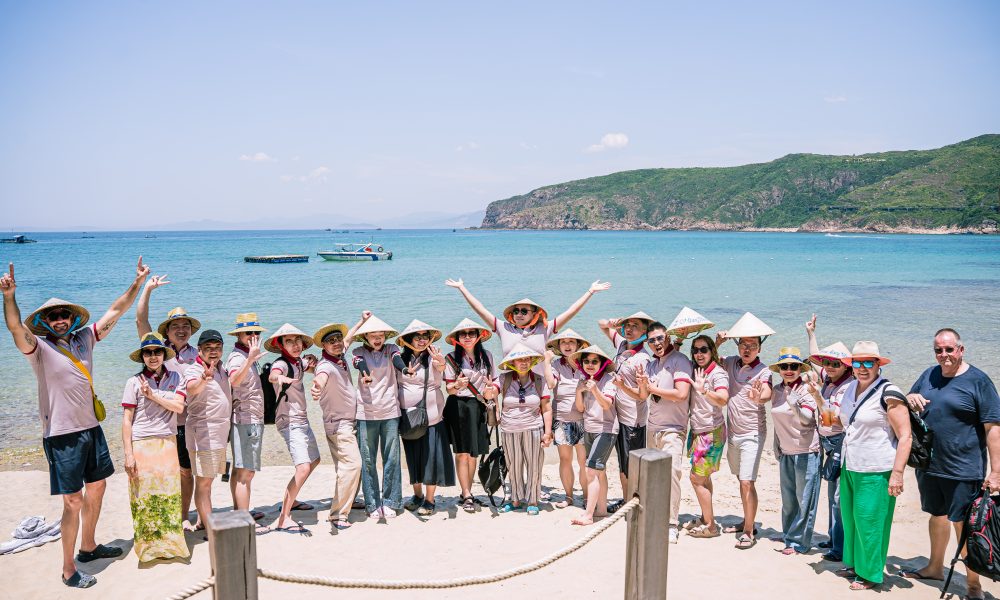 Tour Hòn Khô tắm biển và ngắm san hô, ăn trưa hải sản