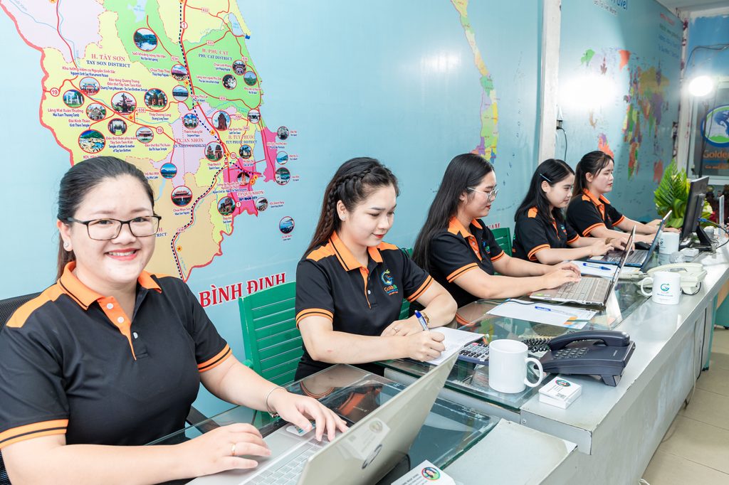 Đội ngũ Golden Life Travel tư vấn và thiết kế tour Quy Nhơn