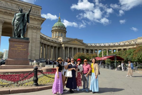 đoàn khách tour du lịch Nga cung đường vàng Moscow - Saint Peterburg
