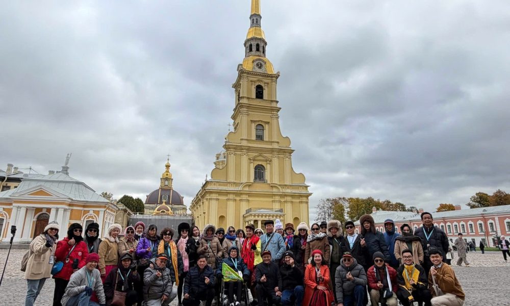 đoàn khách tour du lịch Nga cung đường vàng