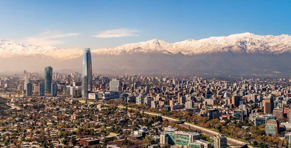 Santiago – thành phố giữa thung lũng dưới chân dãy Andes.