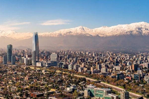 Santiago – thành phố giữa thung lũng dưới chân dãy Andes.