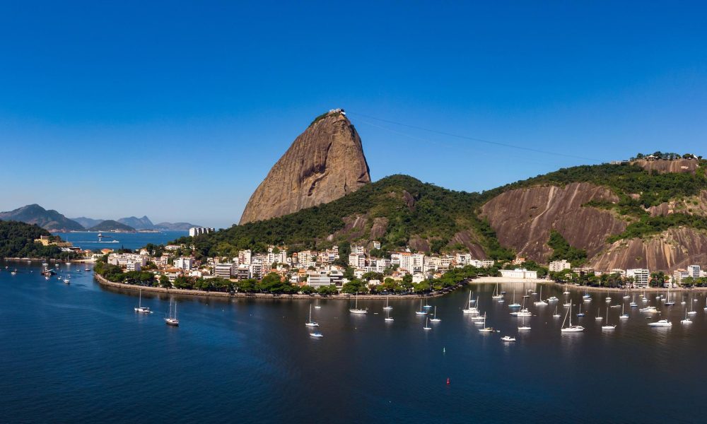 Sugarloaf và vịnh Guanabara – bức tranh núi biển của Rio.