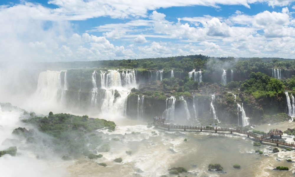 Thác Iguazu – sức mạnh thiên nhiên giữa rừng xanh.