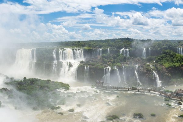 Thác Iguazu – sức mạnh thiên nhiên giữa rừng xanh.